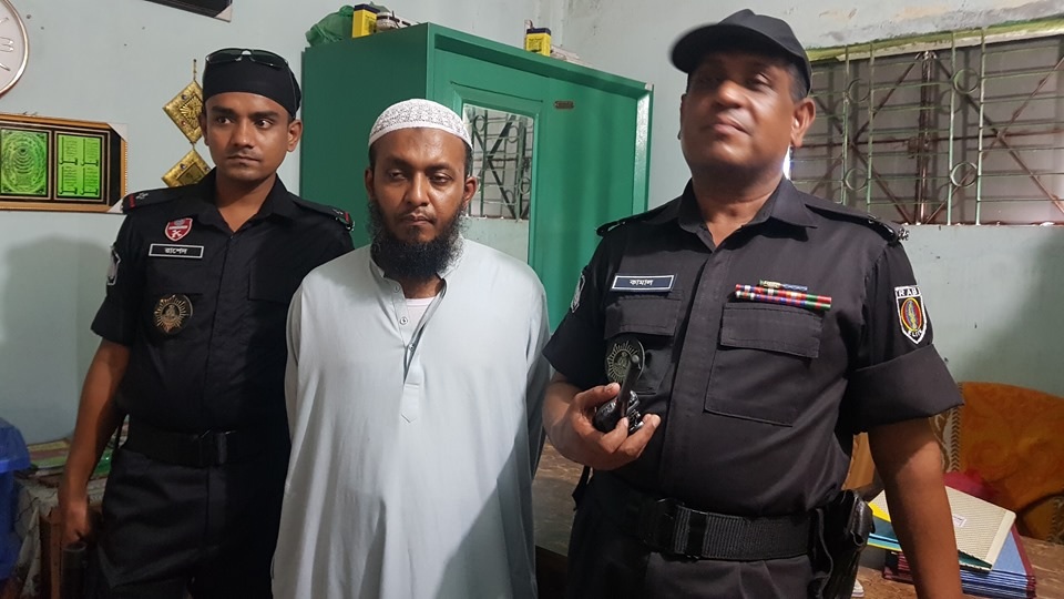 এবার নারায়ণগঞ্জে ১২ শিশুকে ধর্ষণের অভিযোগে মাদ্রাসার প্রধান শিক্ষক আটক