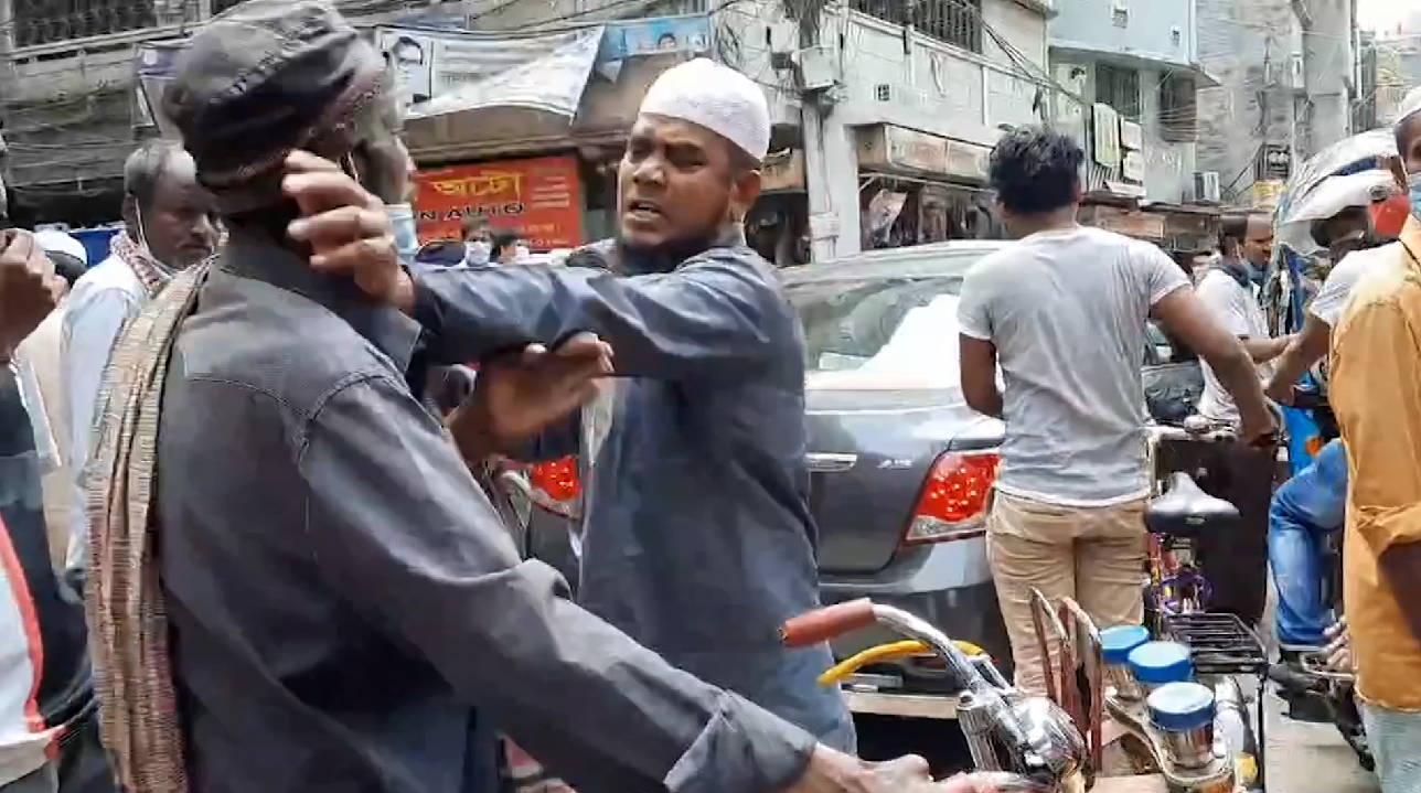 রিকশাচালককে নির্যাতনকারী ব্যক্তি আটক