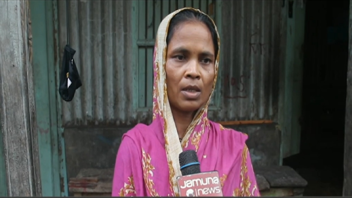 বেঁচে থেকেও মৃত সুমিত্রা রাণী দাস!
