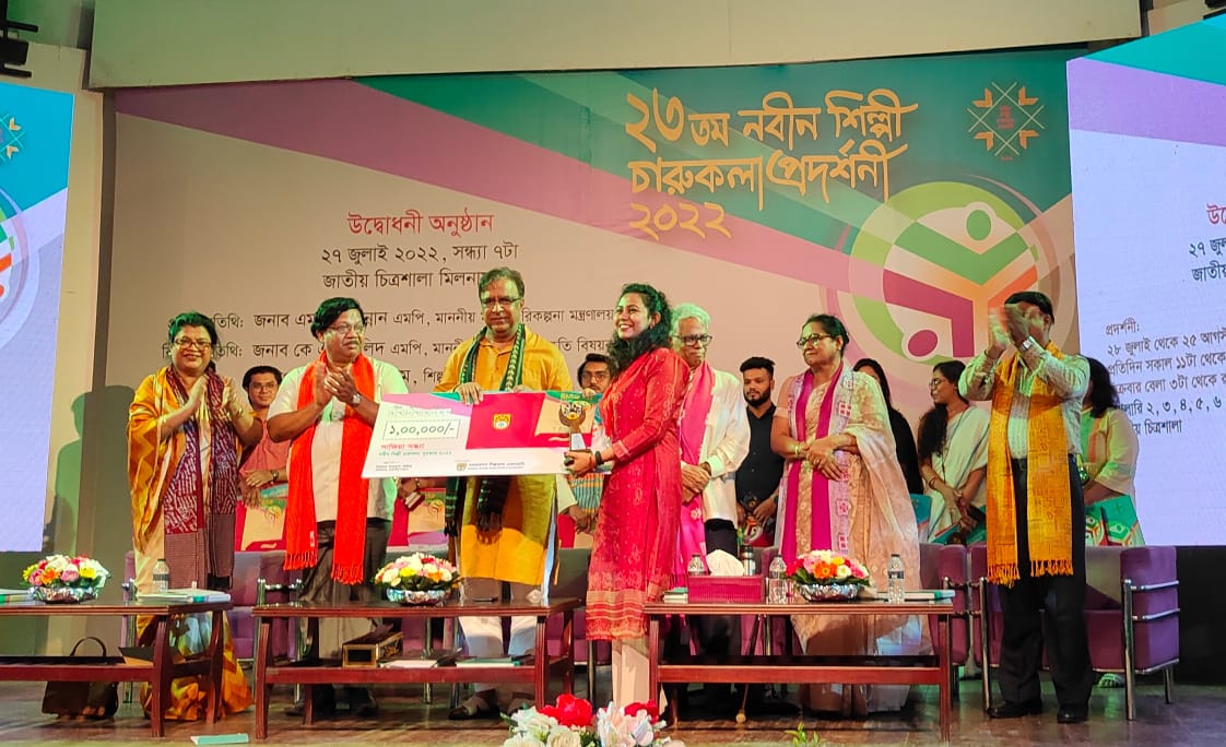 'শ্রেষ্ঠ নবীন শিল্পী চারুকলা পুরস্কার' পেলেন সন্ধ্যা, পুরস্কৃত হলেন আরও ১১ শিল্পী