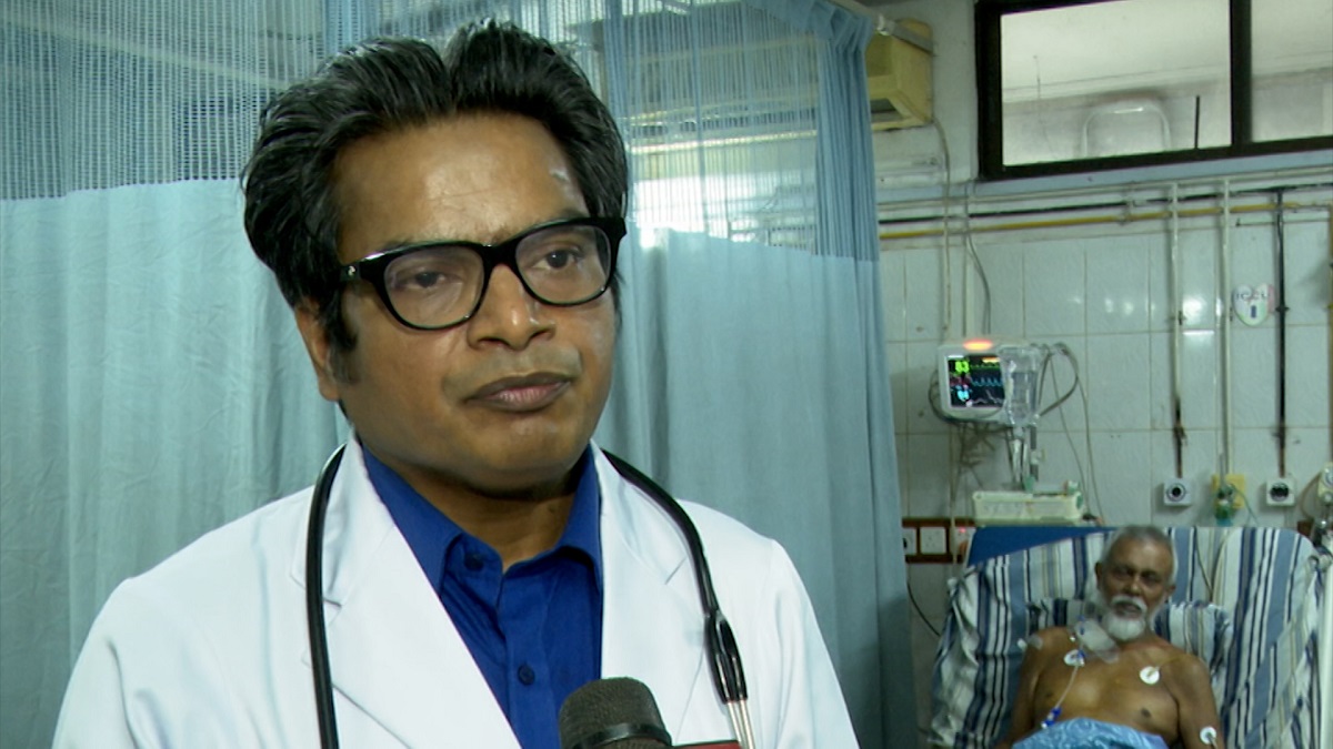 বুক না কেটে হৃদযন্ত্রে টাভি ভালভ প্রতিস্থাপন করলেন ডা. মোস্তফা জামান