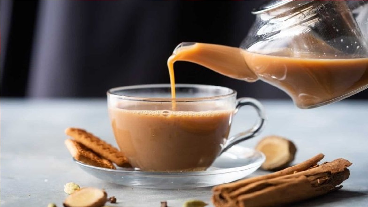 সকালে উঠেই দুধ চা পানে শরীরে যে সমস্যা হয়