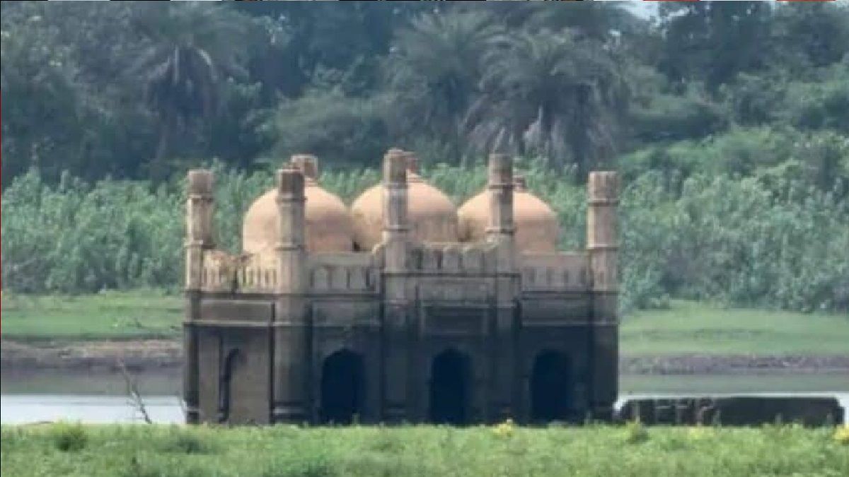 পানি শুকিয়ে বিহারে দৃশ্যমান হলো ১২০ বছরের পুরাতন মসজিদ