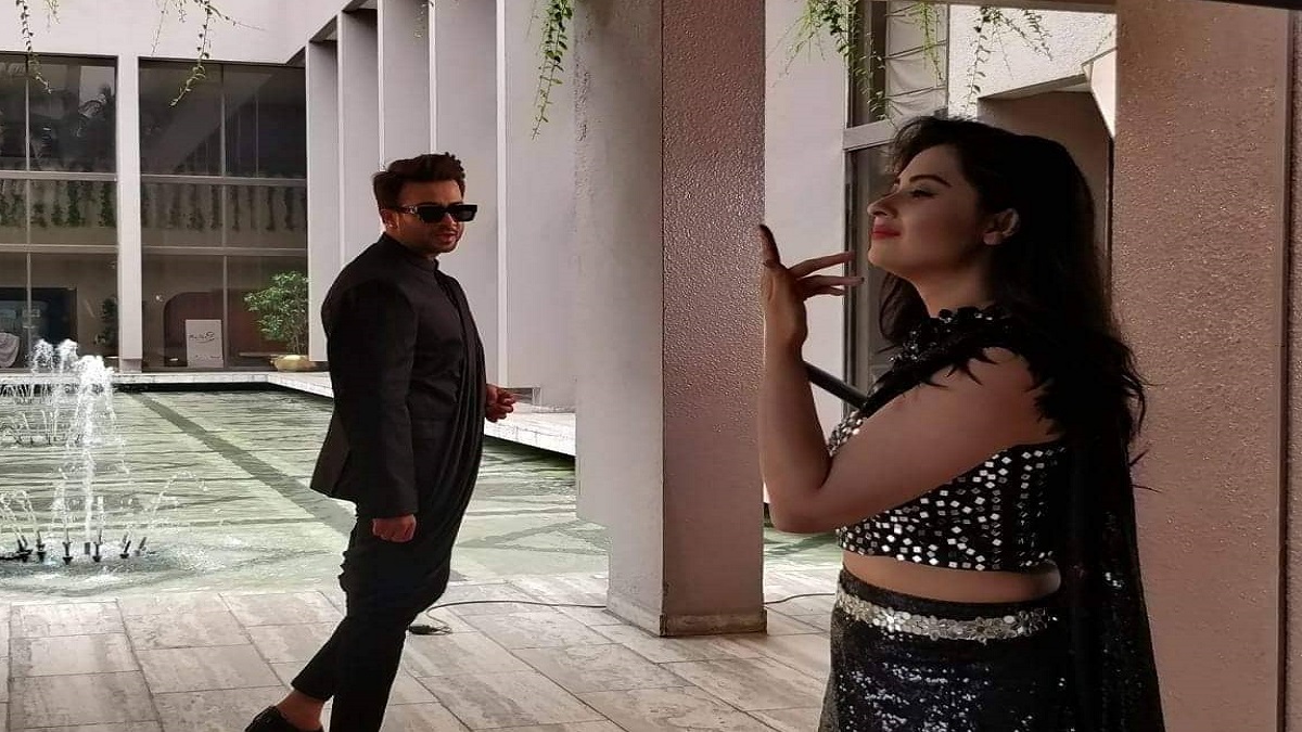 বিতর্কের পর শুটিংয়ে শাকিব-বুবলী