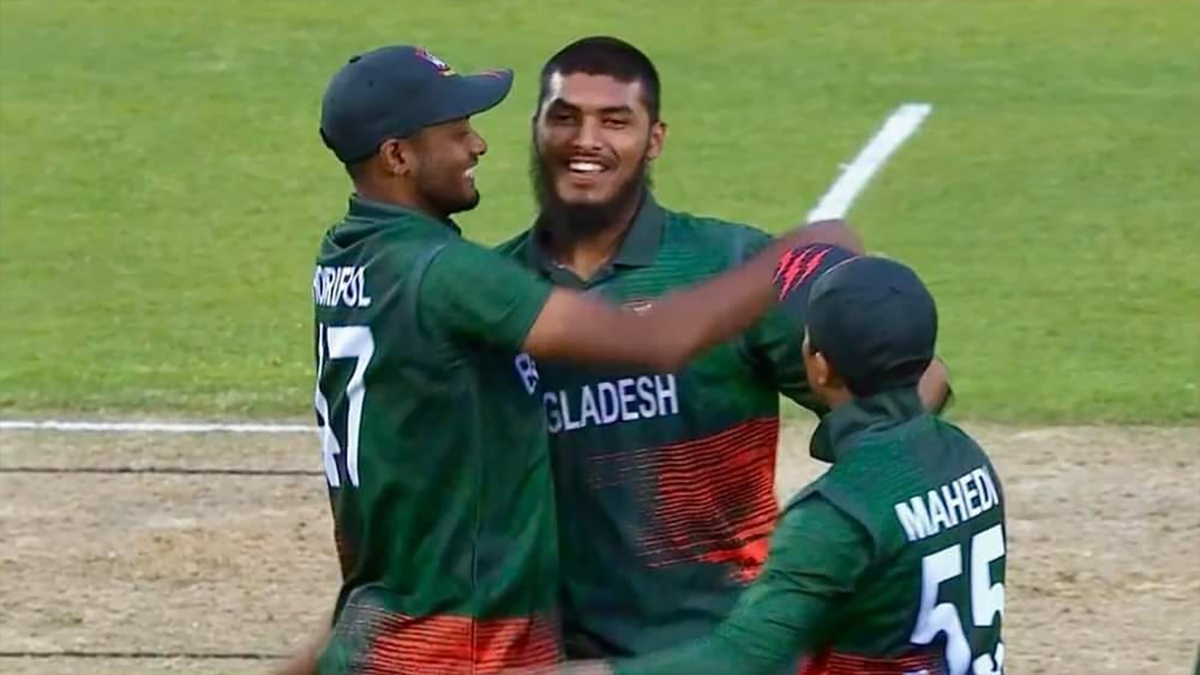 তরুণ লেগস্পিনার রিশাদের প্রশংসায় কিউই ওপেনার সেইফার্ট