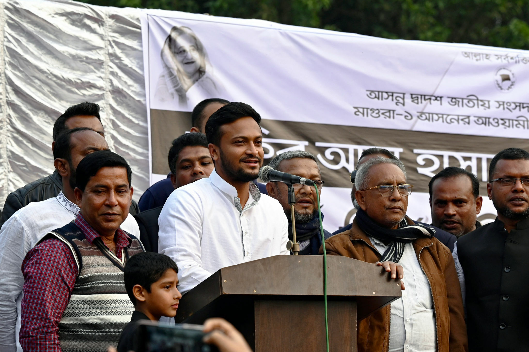 রাজনীতি ও ক্রিকেটের মধ্যে খুব বেশি পার্থক্য দেখেন না সাকিব