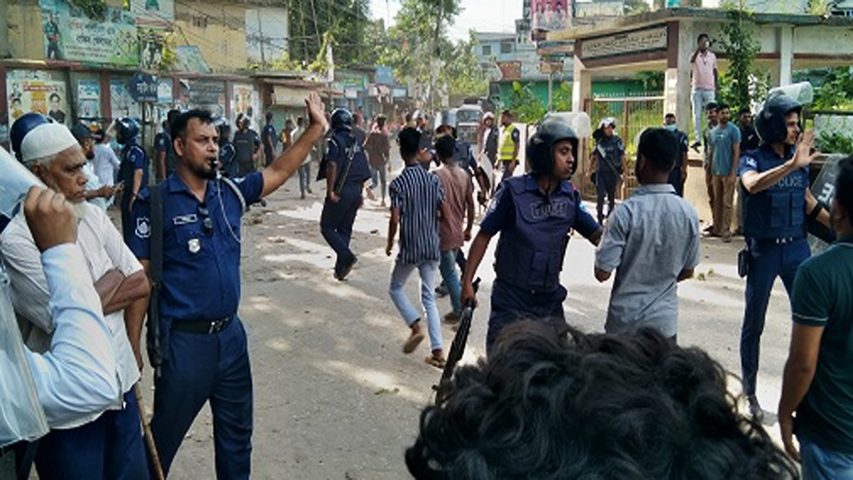 ব্রাহ্মণবাড়িয়ায় শিক্ষার্থীদের সাথে ছাত্রলীগের সংঘর্ষ, ওসিসহ  আহত ২০