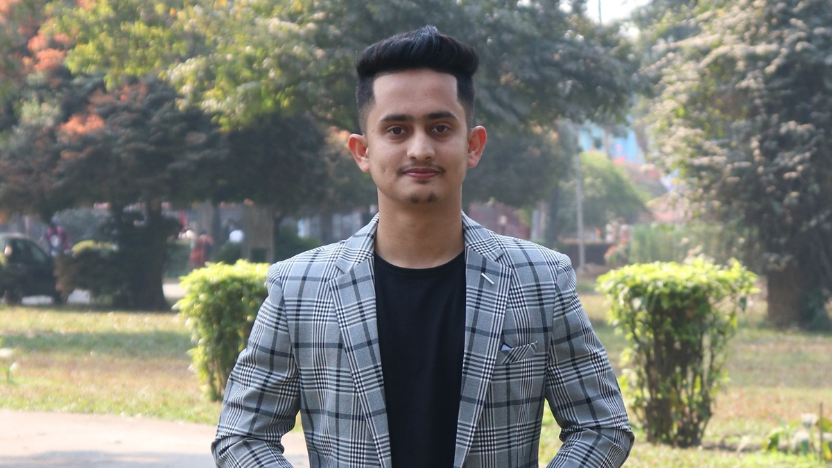 ডিবি হেফাজত থেকে বের হয়ে সমন্বয়ক সারজিসের ফেসবুক পোস্ট ‘লড়াই চলবে’