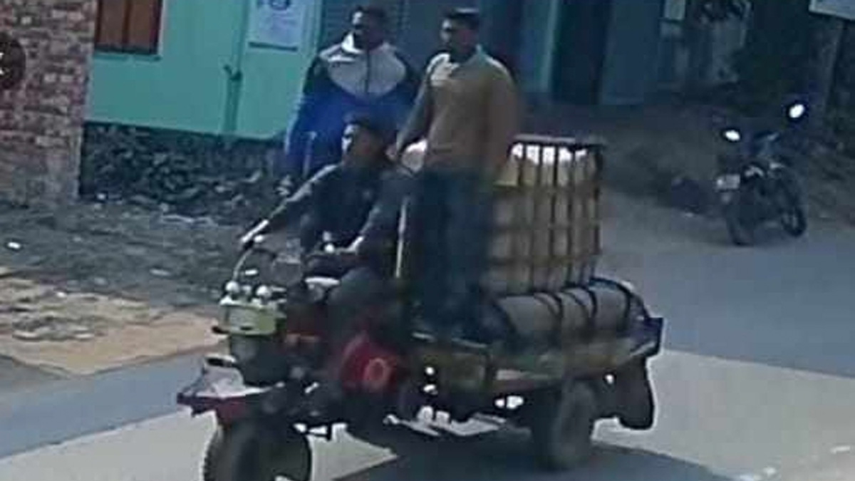 যশোরে জামায়াত নেতার মাছ লুটের দায়ে বিএনপির ২ নেতা বহিষ্কার
