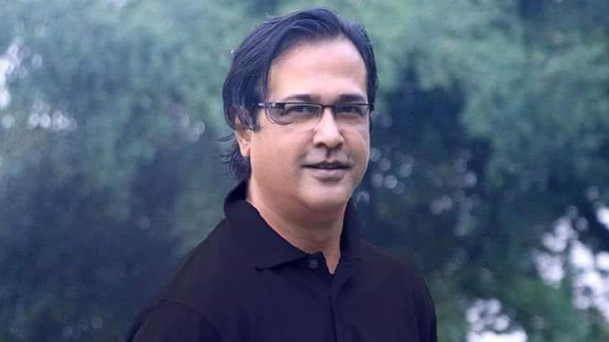 তিন বাহিনীর পোশাক ডিজাইনারকে গ্রেফতার করে পাবনায় পাঠানো হোক: শিল্পী আসিফ আকবর