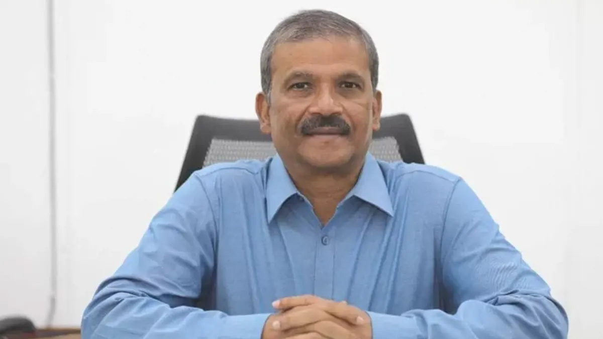 পাগলের প্রলাপের মতো গুজব ছড়ানো হচ্ছে, আমরা ভালো আছি: আসিফ নজরুল