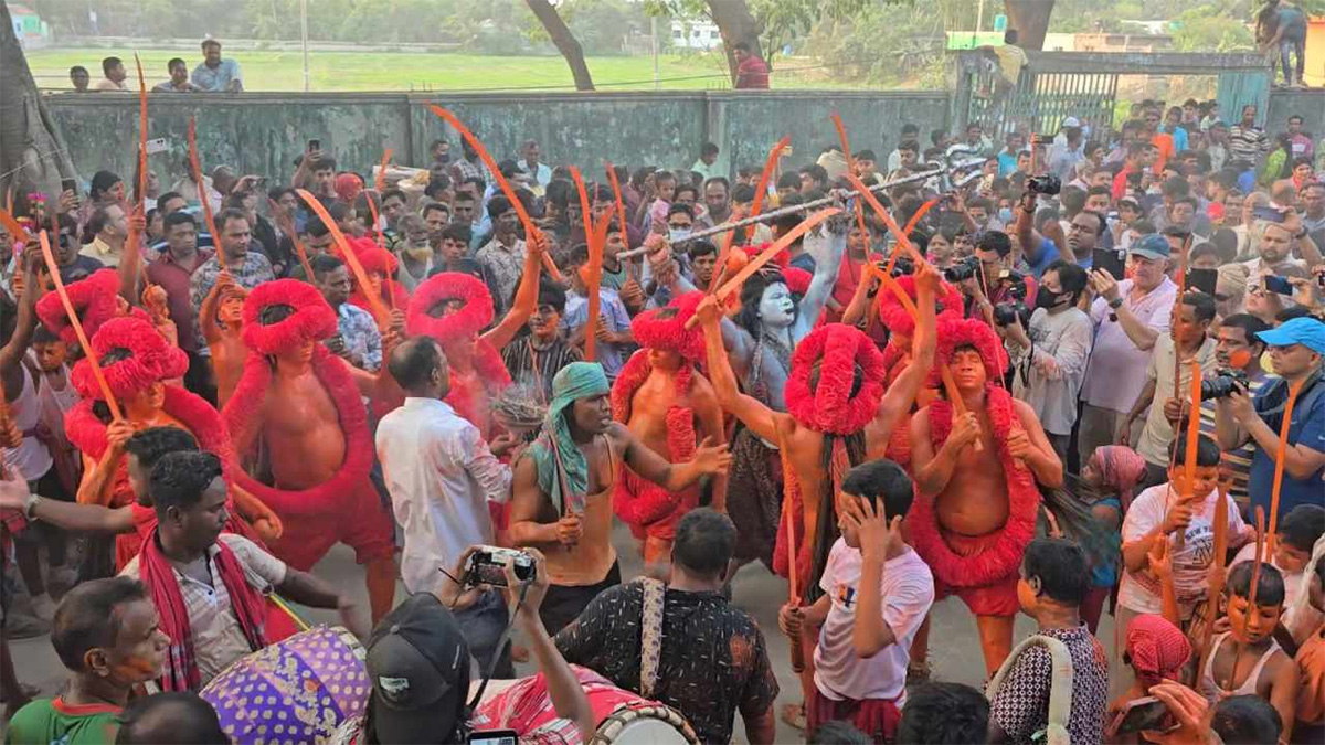 মুন্সিগঞ্জে চৈত্রসংক্রান্তিতে লালকাছ উৎসব