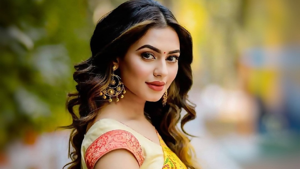 বিমানবন্দর থেকে অভিনেত্রী নুসরাত ফারিয়া গ্রেফতার