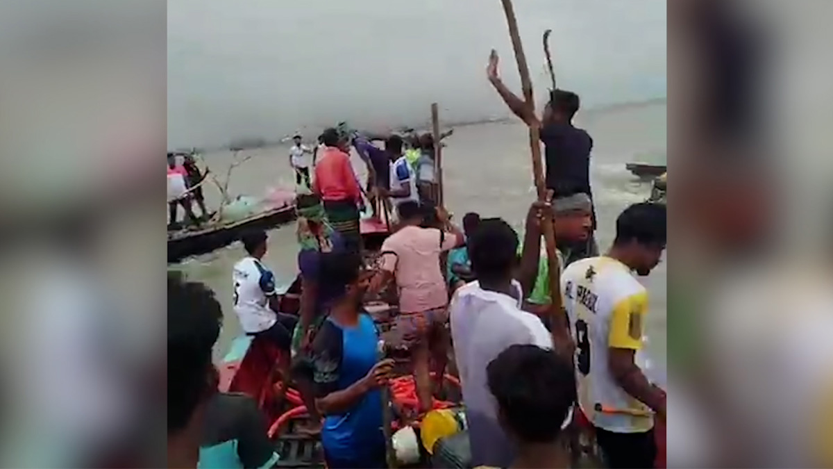 মুন্সিগঞ্জে নদী থেকে বালু উত্তোলনকে ঘিরে শ্রমিক- গ্রামবাসী সংঘর্ষ