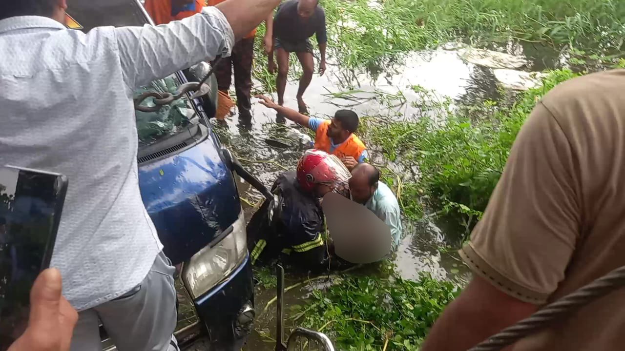 নোয়াখালীতে সড়ক দুর্ঘটনায় একই পরিবারের ৭ জন নিহত