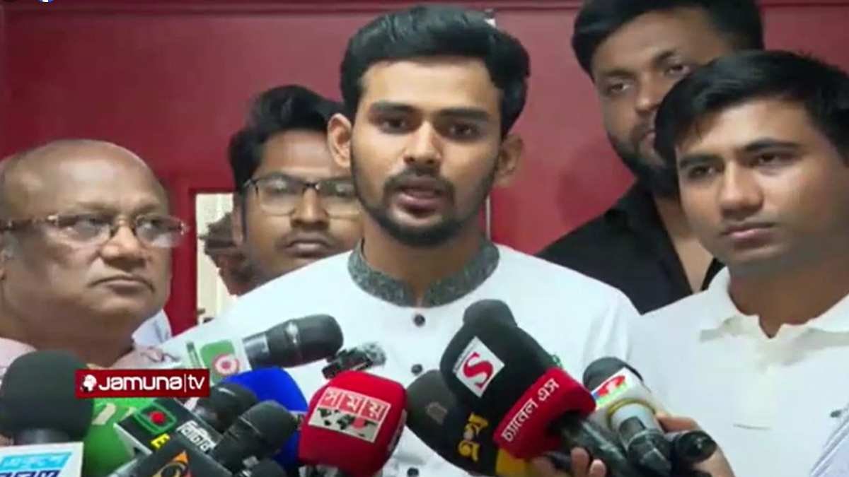 উপদেষ্টা আসিফ ভোরে খেতে যান নীলা মার্কেটে, দোকান বন্ধ থাকলে ওয়েস্টিনে