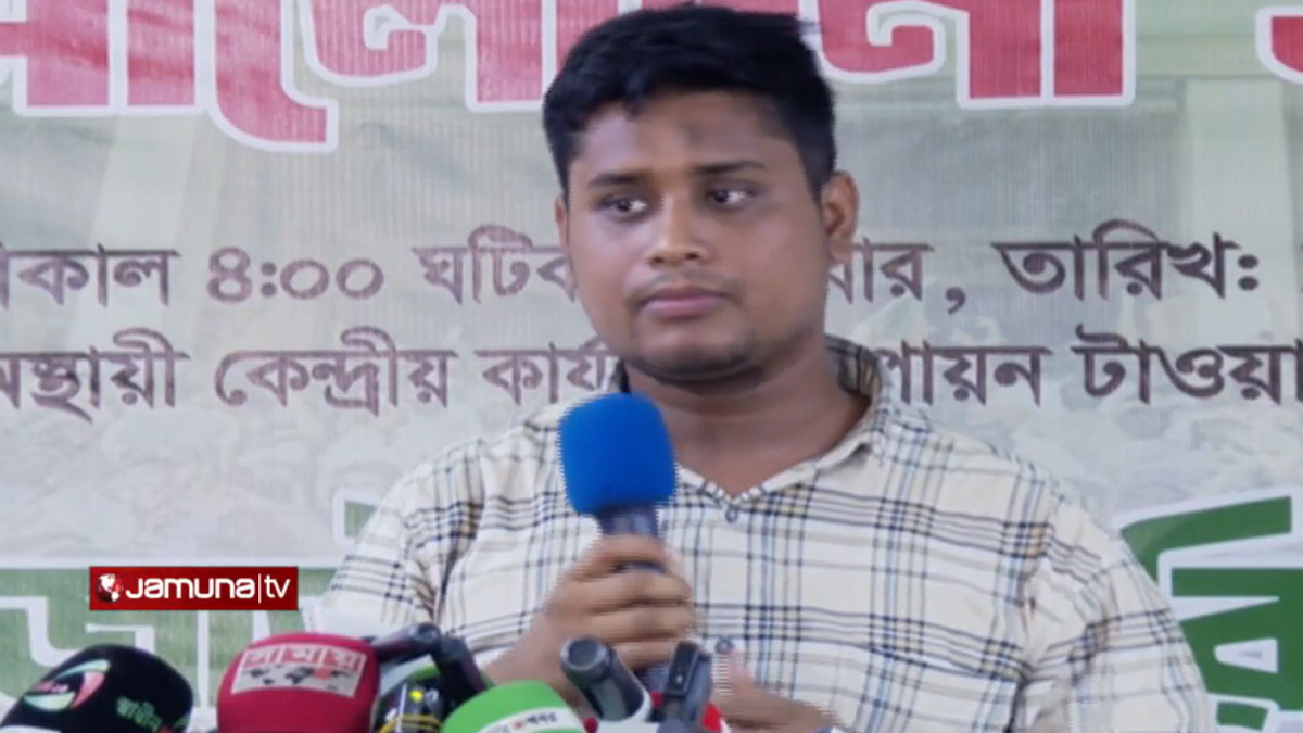 লন্ডনে গিয়ে সিজদা দিয়ে এসেছেন প্রধান উপদেষ্টা: হাসনাত