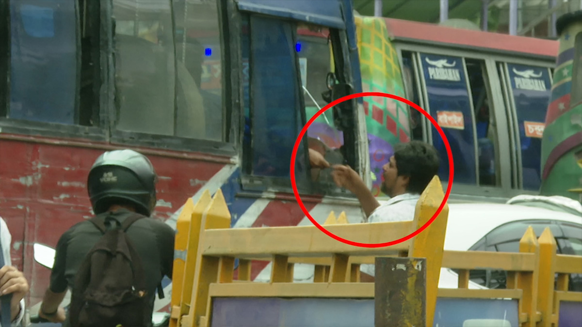 বাস চালকদের দিতে হয় 'জিপি চাঁদা', সিন্ডিকেটের কারণে ফিরছে না সড়কে শৃঙ্খলা