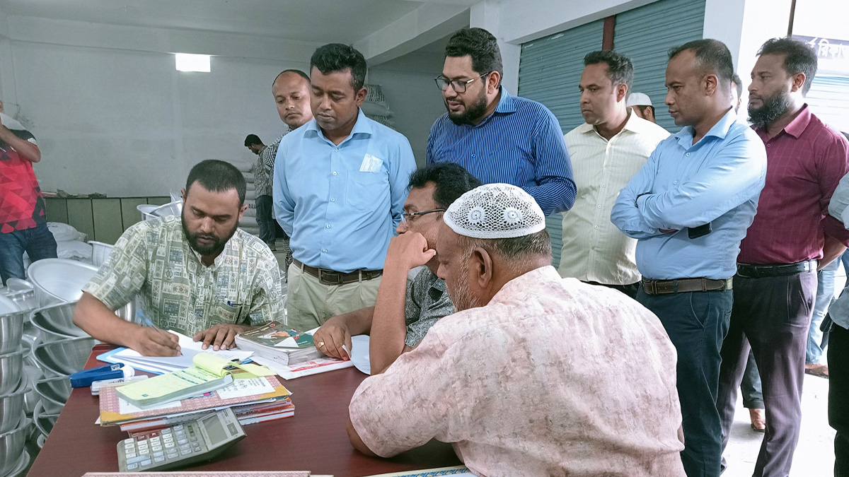 লুকিয়ে উচ্চমূল্যে অন্যত্র সার বিক্রি, ভ্রাম্যমাণ আদালতে জরিমানা