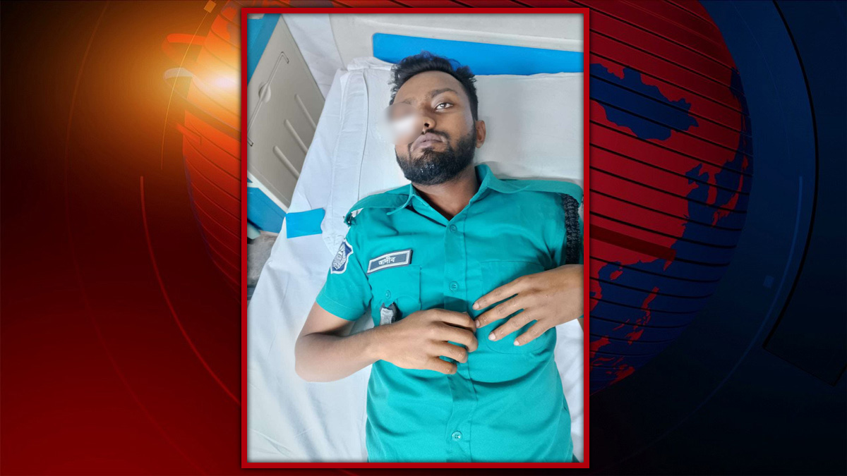 বুয়েট শিক্ষার্থীদের যমুনা অভিমুখে যেতে বাধা দেয়ার ঘটনায় ৮ পুলিশ সদস্য আহত