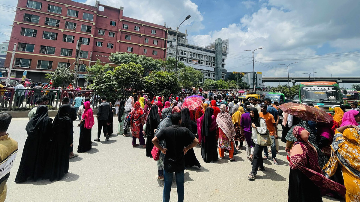সাতদিনের মধ্যে বকেয়া পরিশোধের আশ্বাসে কুড়িলে সড়ক অবরোধ প্রত্যাহার