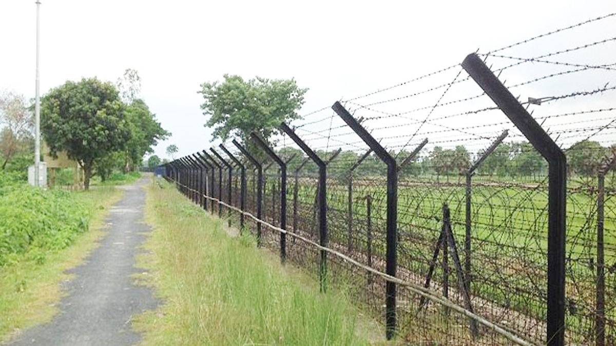 সাতক্ষীরা সীমান্ত দিয়ে ১০ বাংলাদেশিকে হস্তান্তর করলো বিএসএফ