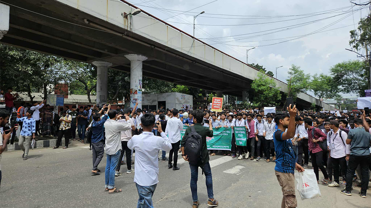 সাতরাস্তা মোড় ছাড়লো কারিগরি শিক্ষার্থীরা, কাল অবস্থান কর্মসূচির ঘোষণা