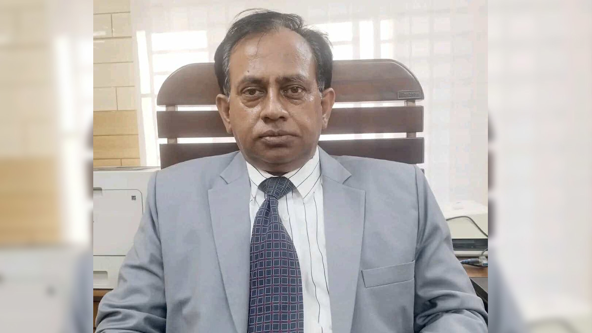 ১৭ বিয়ে করা সেই বন কর্মকর্তাকে হেফাজতে নিয়েছে পুলিশ