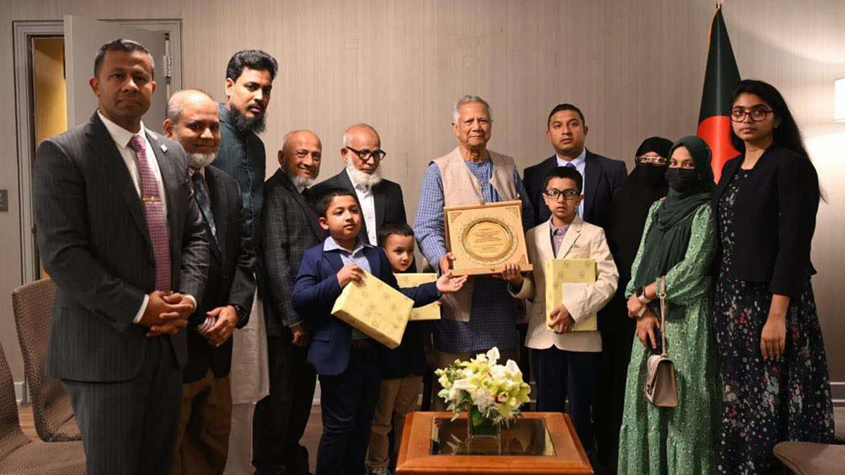 প্রধান উপদেষ্টার সঙ্গে নিহত পুলিশ কর্মকর্তা দিদারুলের পরিবারের সাক্ষাৎ