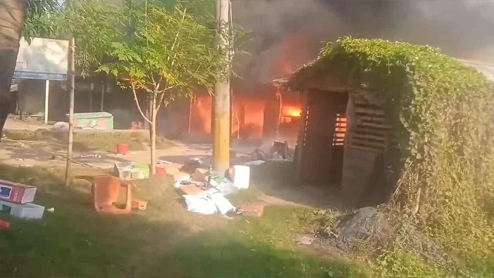 সাতক্ষীরার আলীপুর বাদামতলা বাজারে অগ্নিকাণ্ড