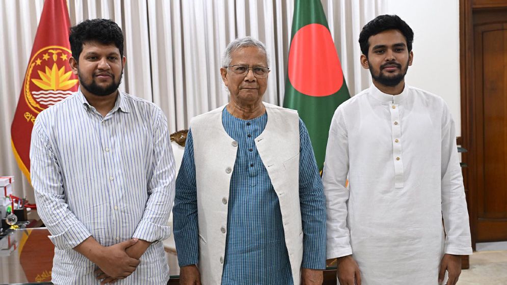 তোমরা অল্প সময়ে যা দিয়েছ তা জাতি কখনো ভুলবে না: আসিফ-মাহফুজকে প্রধান উপদেষ্টা