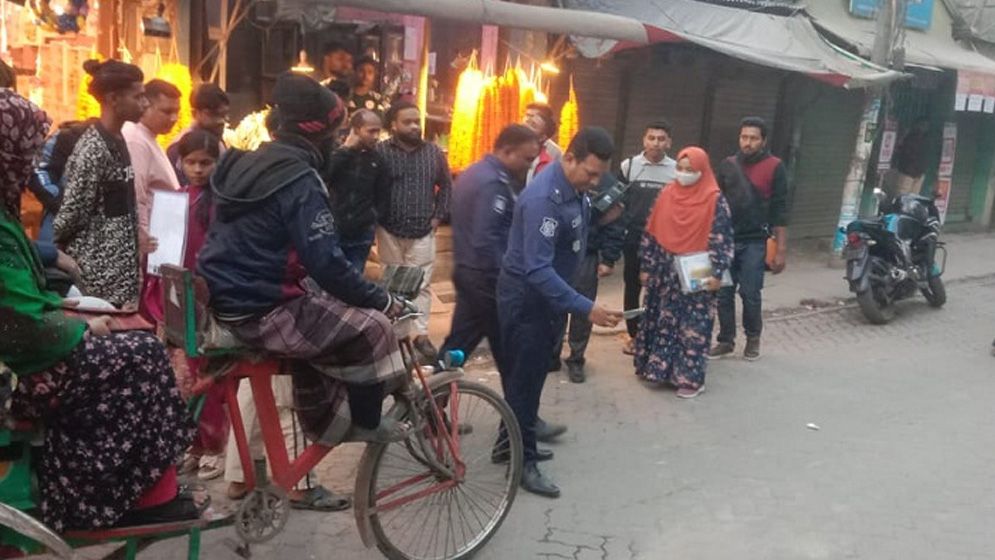 মানিকগঞ্জ শহরে দুই দফায় ককটেল বিস্ফোরণ
