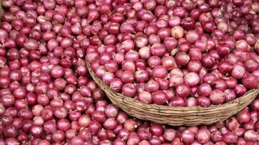 বাজারে পেঁয়াজের ঝাঁজ