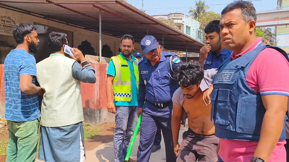 ঝিনাইদহে বিএনপির দু‘পক্ষের সংঘর্ষ, পুলিশসহ আহত ১২