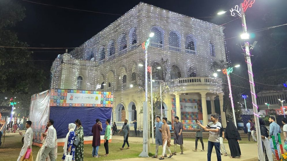 বইমেলায় ঘুরে ঘুরে যা দেখলাম