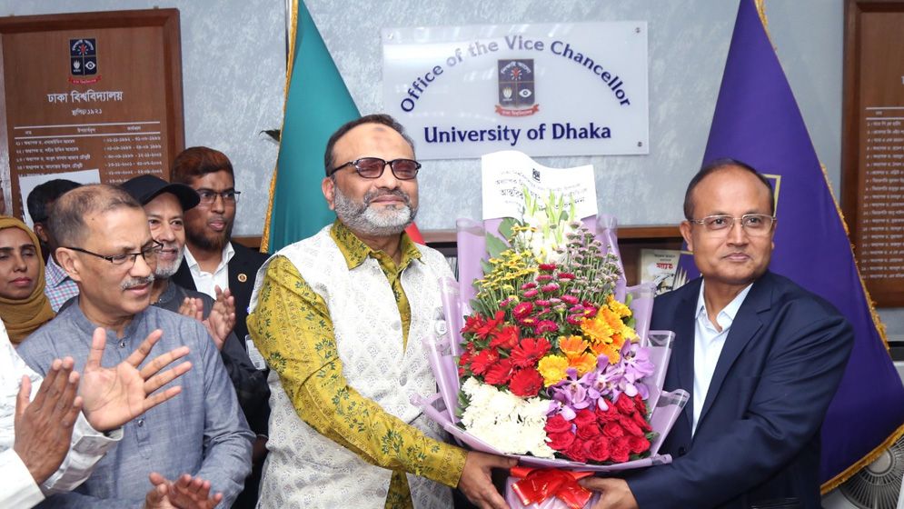 ঢাবি’র নতুন উপাচার্য হিসেবে যোগদান করেছেন ড. এ বি এম ওবায়দুল ইসলাম
