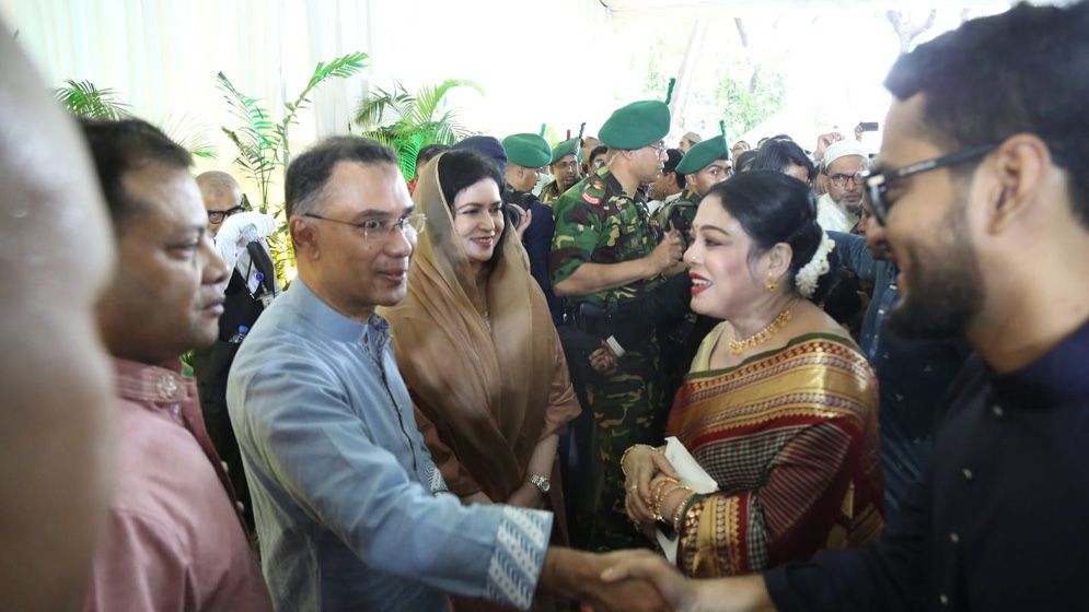 যমুনায় প্রধানমন্ত্রীর ঈদ শুভেচ্ছা বিনিময়