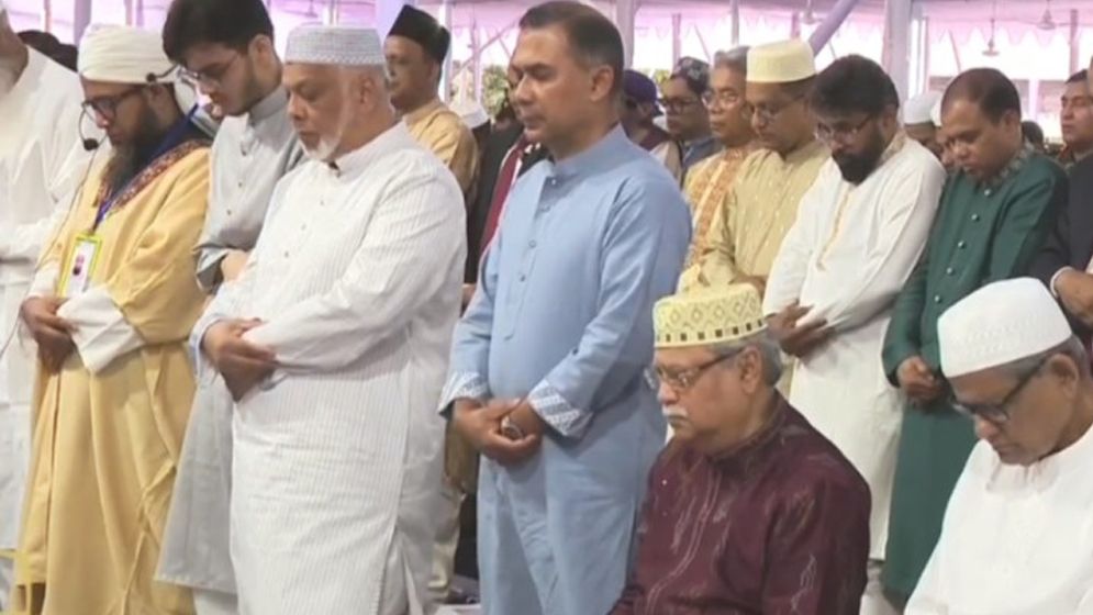 ঈদুল ফিতরের প্রধান জামাত অনুষ্ঠিত, অংশ নিলেন রাষ্ট্রপতি ও প্রধানমন্ত্রী