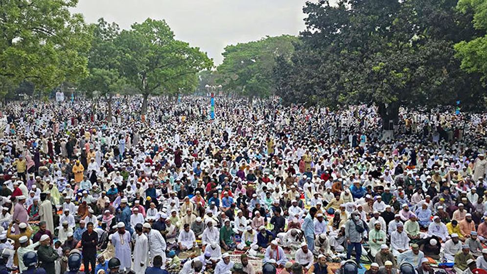ঐতিহাসিক শোলাকিয়ায় ঈদ জামাতে জনসমুদ্র
