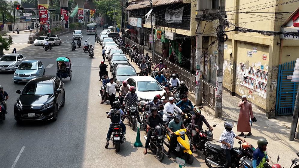 জ্বালানি তেলের মূল্য স্থিতিশীল রাখার সিদ্ধান্ত— যা বলছেন বিশেষজ্ঞরা