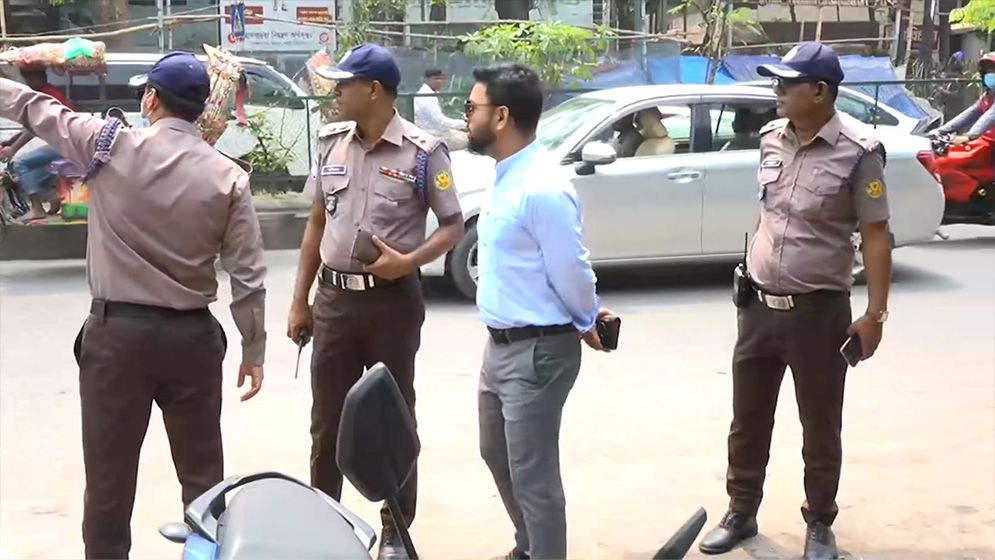 রাজধানী জুড়ে ফুটপাত-সড়কে উচ্ছেদ অভিযানে ডিএমপি