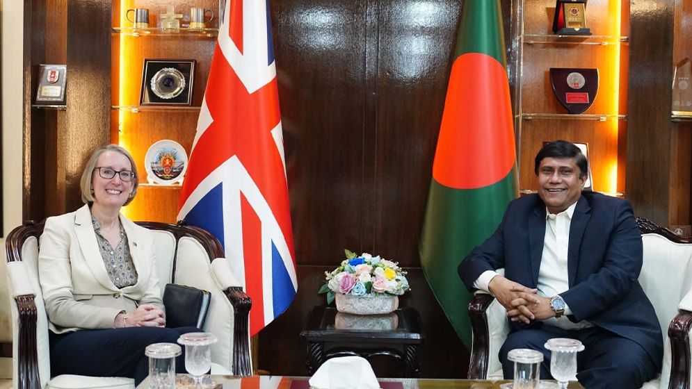 প্রধানমন্ত্রীর প্রতিরক্ষা উপদেষ্টার সাথে যুক্তরাজ্যের হাইকমিশনারের সৌজন্য সাক্ষাৎ