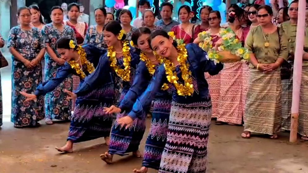 বর্ষবরণে উৎসবের আমেজ পাহাড়ে