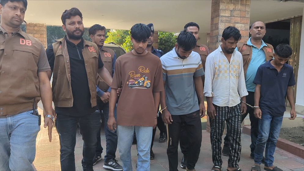 মুন্সিগঞ্জে ঘোড়া জবাই করে গরুর মাংস হিসেবে বিক্রি চক্রের ৪ জন গ্রেফতার
