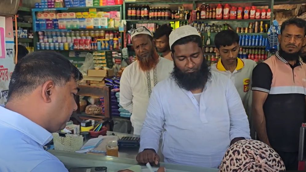 টাঙ্গাইলে ভোজ্য তেলের দাম বেশি রাখায় ২ প্রতিষ্ঠানকে ভোক্তা অধিদফতরের জরিমানা