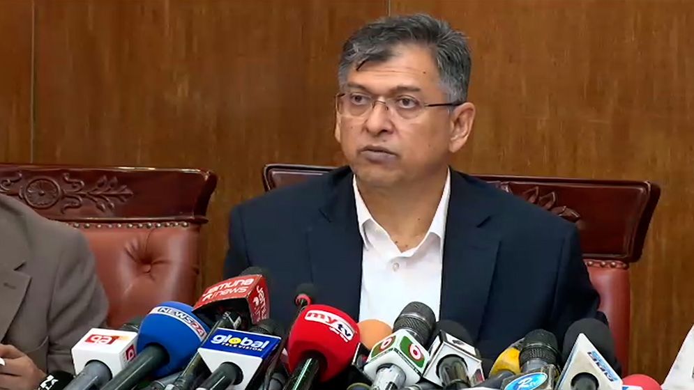 অন্তবর্তী সরকারের তড়িঘড়ি করে জারি করা কিছু অধ্যাদেশ নিয়ে বিরোধী দল রাজনীতি করতে চাচ্ছে