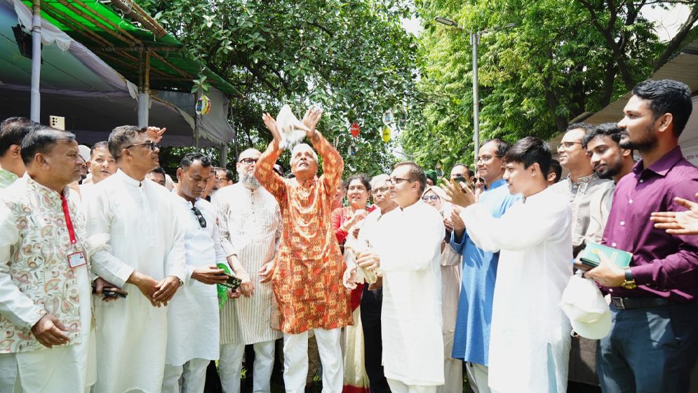 বাংলা একাডেমিতে শুরু সপ্তাহব্যাপী বৈশাখী মেলা