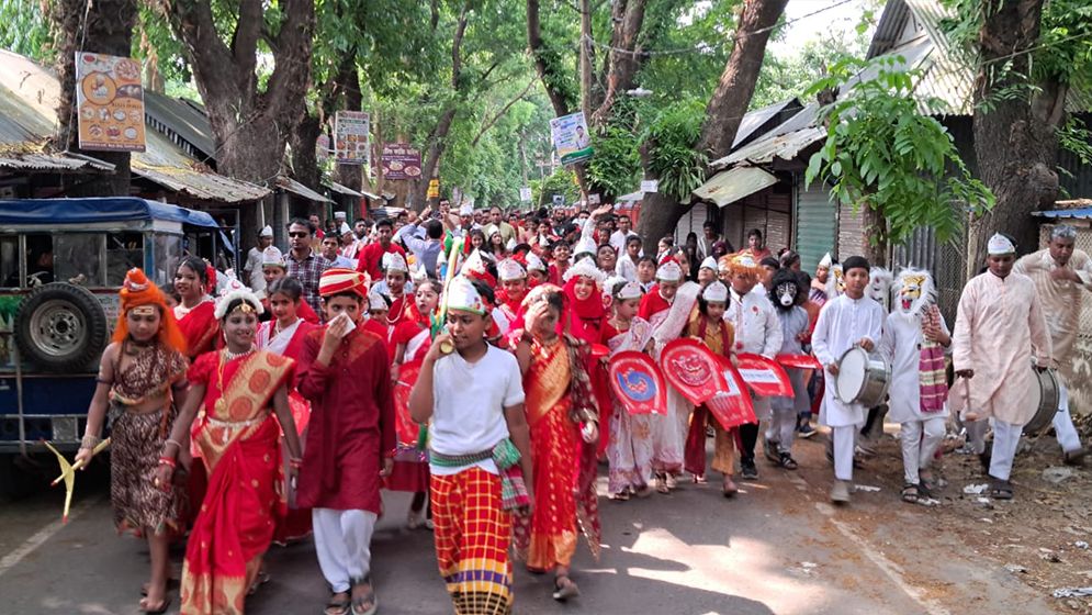 বর্ণিল আয়োজনে জেলায় জেলায় বাংলা নববর্ষকে বরণ