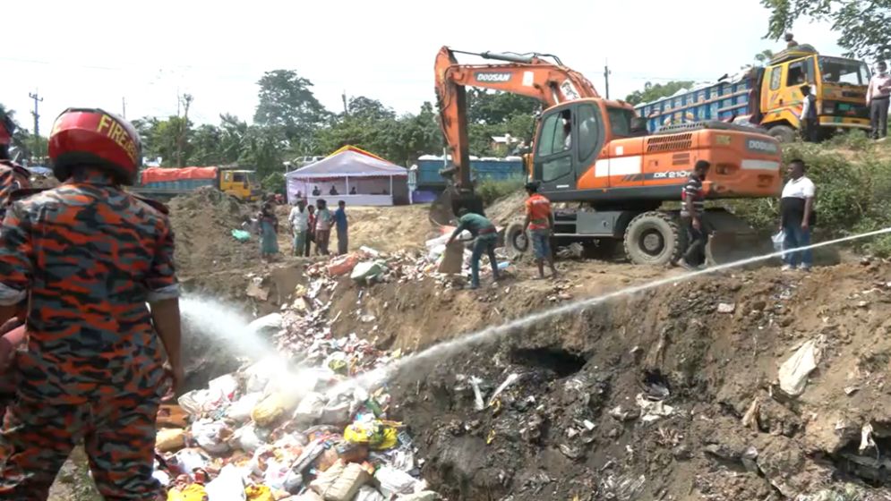 কুমিল্লায় ৪ কোটি টাকার অবৈধ পণ্য ধ্বংস করল কাস্টমস্