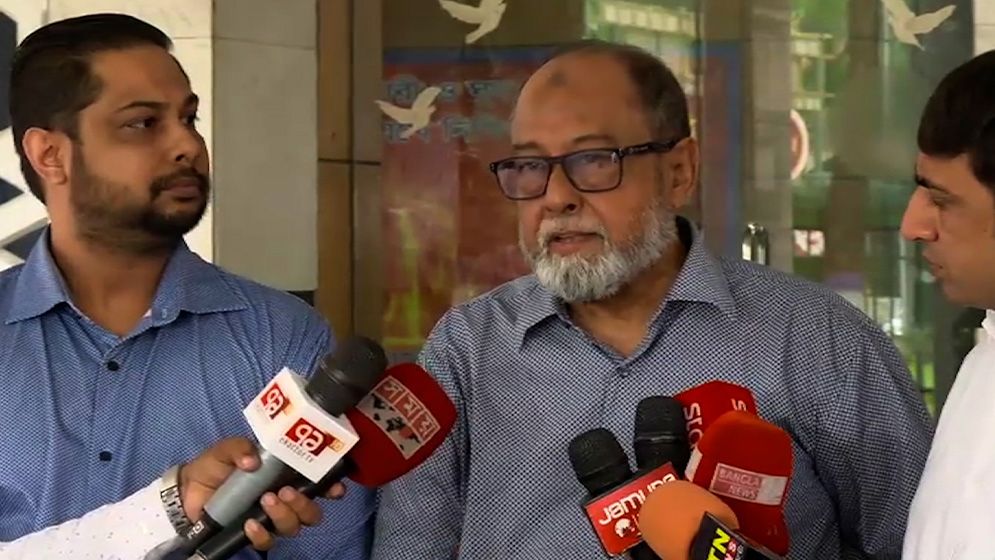 টেবিল চাপড়ানোয় লুজ কানেকশন থেকে সংসদের সাউন্ড সিস্টেমে বিভ্রাট